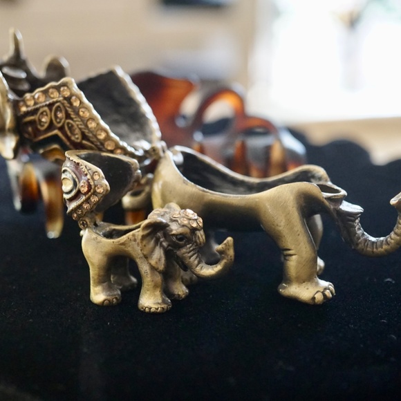 Elephant Mom and Baby Ring Protector - Picture 9 of 10